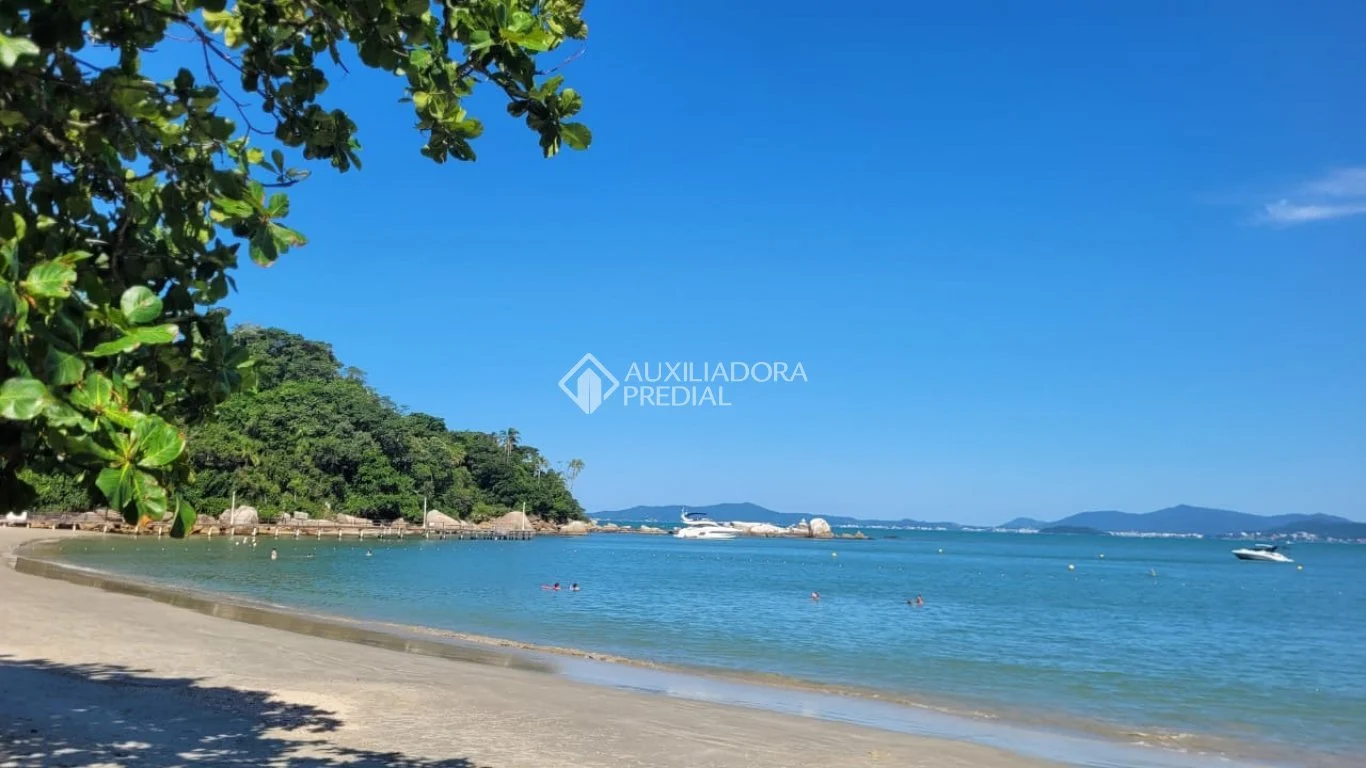 A praia e a área náutica